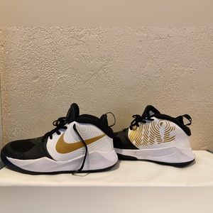 Nike boys Basketball shoes